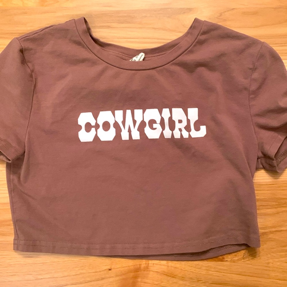 SMOKE FREE HOUSEHOLD. Crop top